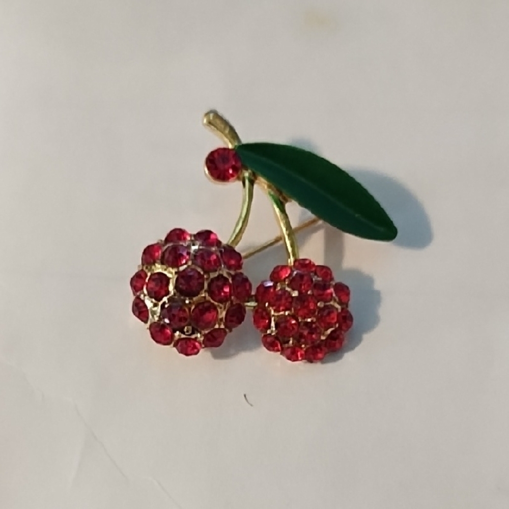 Elegant Crystal Brooch Set - Red, Green, Silver - Picture 2 of 7